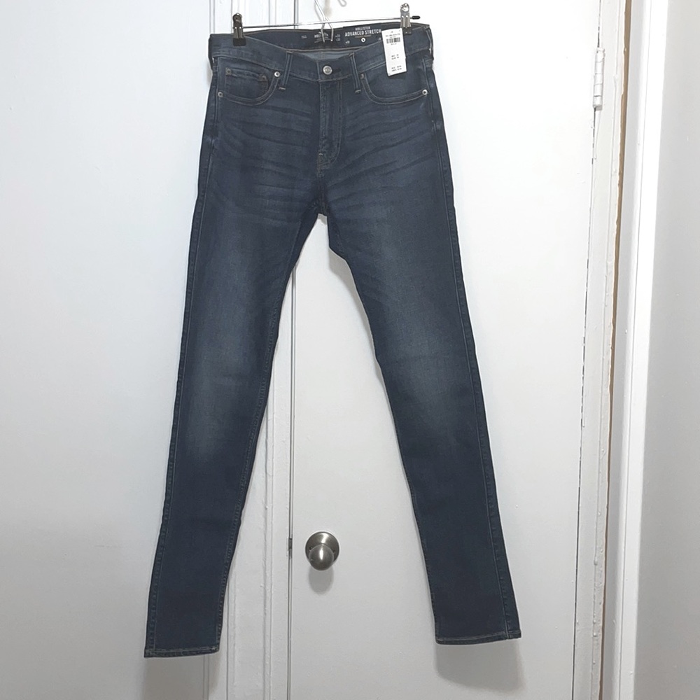 HOLLISTER (NWT) skinny jeans. W:33, L:32.